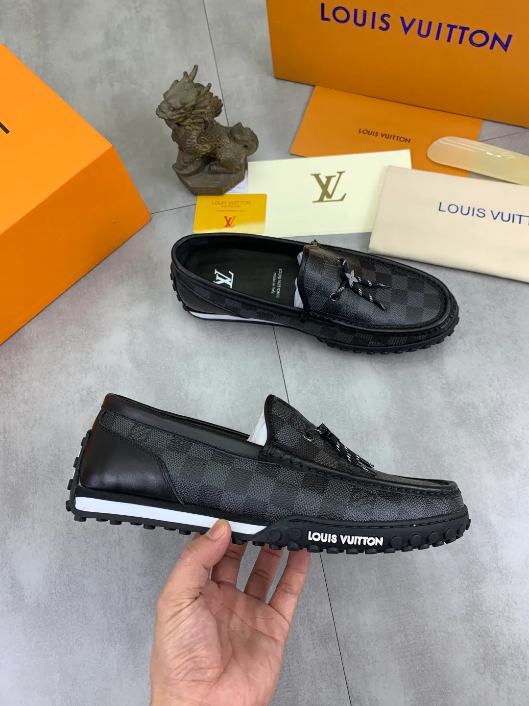 Men's Men's Shoes 💰P640 New Style 💶[LOUIS VUITTON] Water-dyed Niuli Original Order New Style 🍀LV Louis Vuitton *——Top version of LV classic leather shoes! Made of imported original calfskin, original leather side strips and wear-resistant high-end rubber outsole! High quality products! Color: black optional Size: 39-45